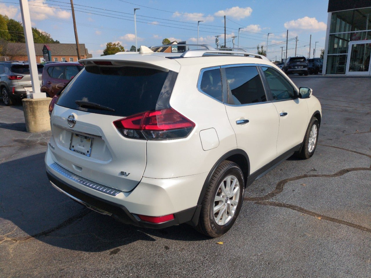 Used 2018 Nissan Rogue SV FWD image 7