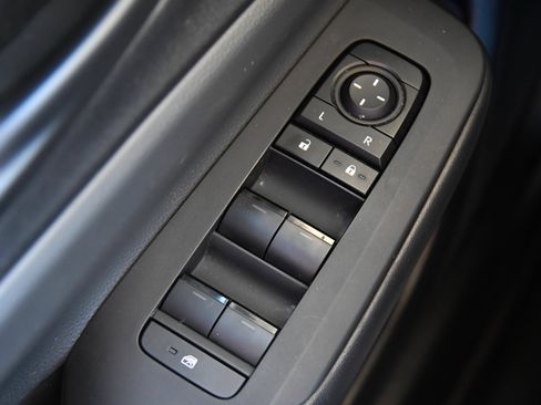 Used 2024 Toyota Prius LE FWD image 32