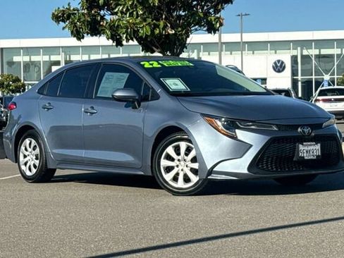 Used 2022 Toyota Corolla LE FWD image 2