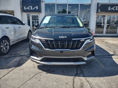 Used 2024 Kia Carnival LX FWD image 3