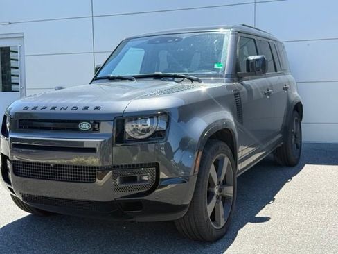 Used 2025 Land Rover Defender 110 X-Dynamic SE AWD/4WD image 4