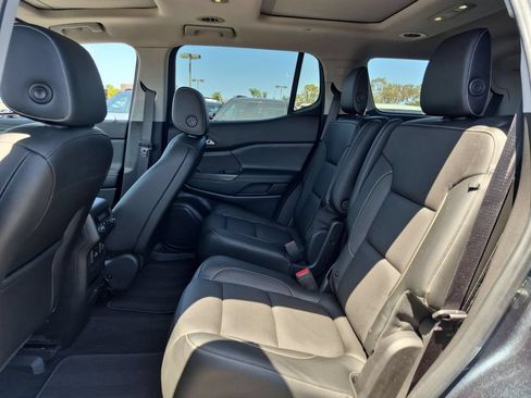 Used 2019 GMC Acadia SLT FWD image 26