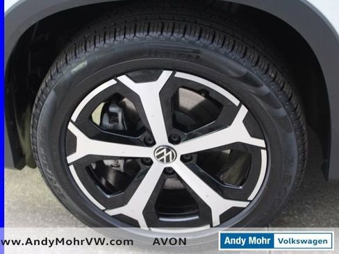 Used 2025 Volkswagen Tiguan SE image 12