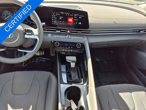 Used 2025 Hyundai Elantra SEL image 25