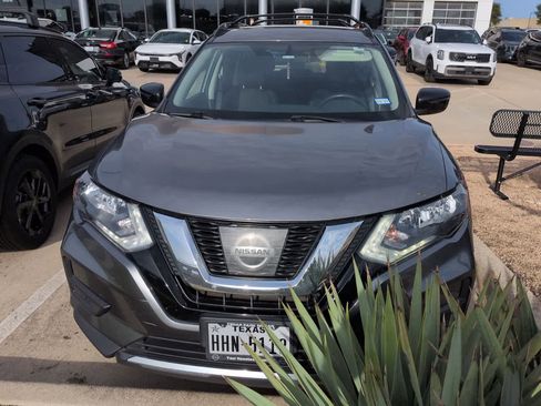 Used 2017 Nissan Rogue SV w/ Midnight Edition FWD image 2