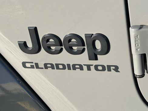 Certified 2022 Jeep Gladiator Sport image 15