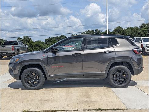 Used 2023 Jeep Compass Trailhawk AWD/4WD image 10