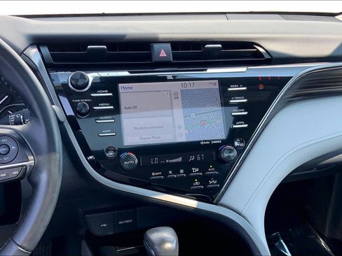Used 2020 Toyota Camry XLE w/ Sunroof Package FWD image 7