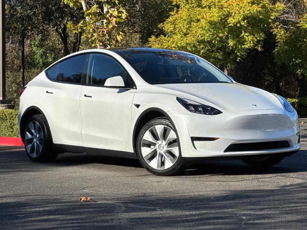 Used 2023 Tesla Model Y Long Range AWD/4WD image 2