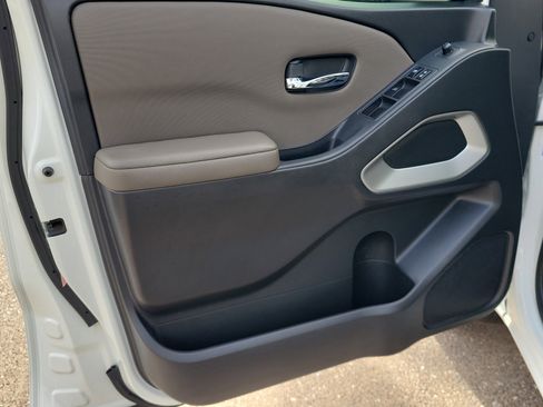 Certified 2022 Nissan Frontier SV image 19