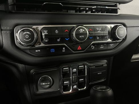 Used 2024 Jeep Wrangler Unlimited Sahara w/ Safety Group image 17