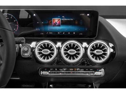 Used 2022 Mercedes-Benz GLA 250 4MATIC image 13