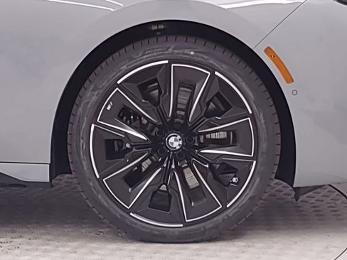 New 2026 BMW 740i w/ Premium Package image 9