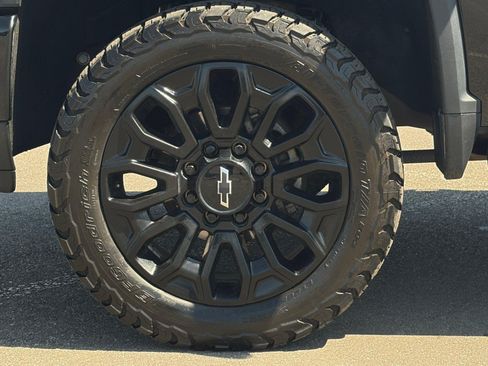 Used 2025 Chevrolet Silverado 2500 High Country w/ High Country Premium Package AWD/4WD image 12