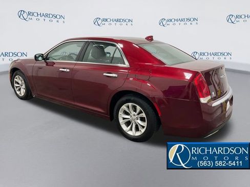 Used 2016 Chrysler 300 Limited image 3