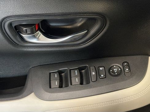 Used 2023 Honda HR-V LX image 15
