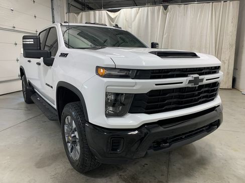 Used 2024 Chevrolet Silverado 2500 Custom w/ Custom Convenience Package AWD/4WD image 13
