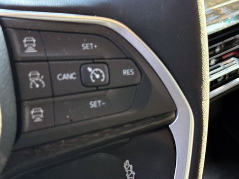 Used 2025 Jeep Grand Cherokee L Altitude AWD/4WD image 10