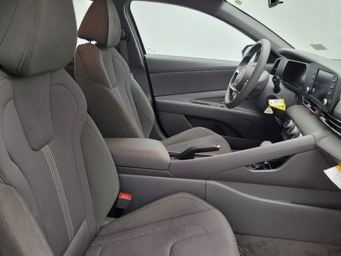 Used 2025 Hyundai Elantra SE w/ Cargo Package FWD image 21