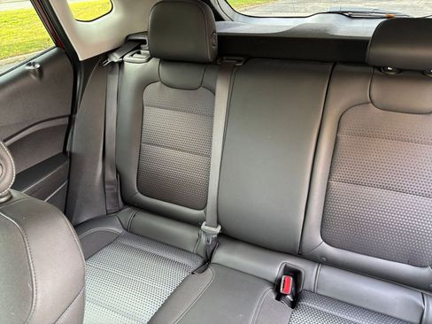 Used 2025 Chevrolet Trax LT image 33