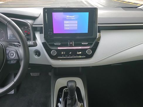 Certified 2025 Toyota Corolla SE image 17