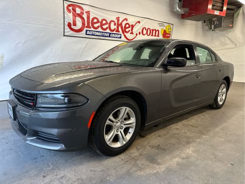 Used 2023 Dodge Charger SXT image 2