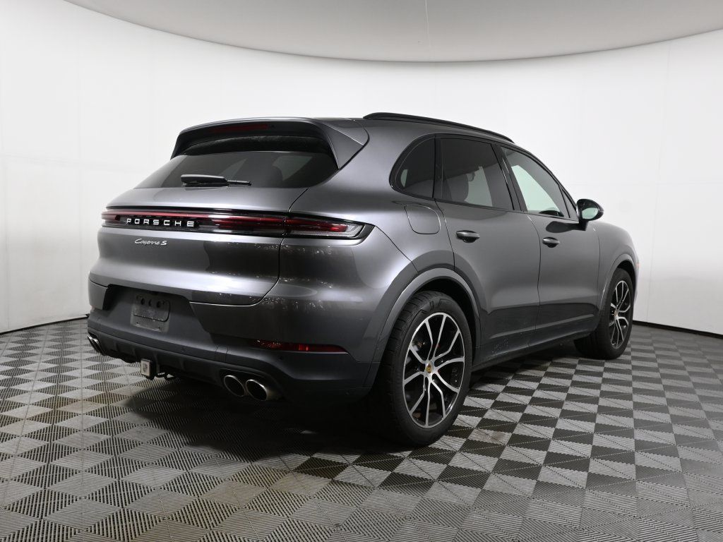 Used 2024 Porsche Cayenne S AWD/4WD image 11