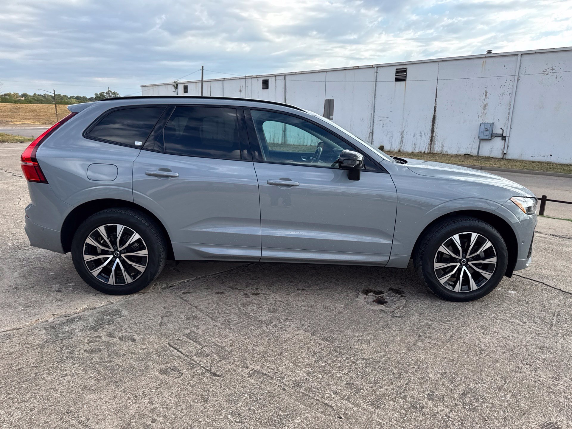 Used 2024 Volvo XC60 B5 Plus w/ Climate Package AWD/4WD image 5