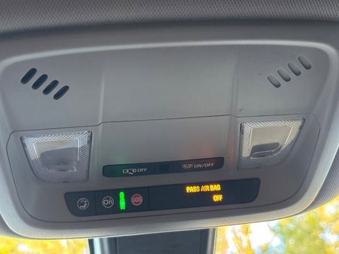 Used 2020 Chevrolet Malibu LT image 24