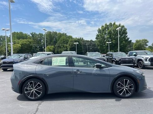 Used 2024 Toyota Prius XLE FWD image 5