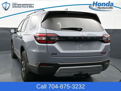 Used 2025 Honda Pilot TrailSport image 6