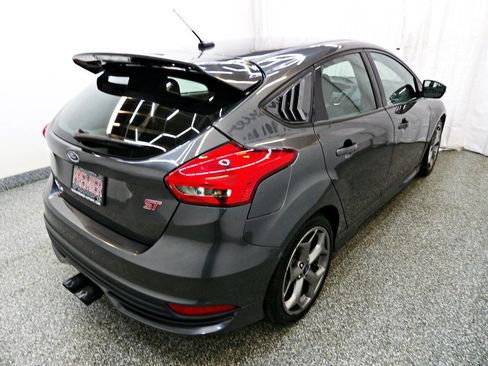 Used 2018 Ford Focus ST FWD image 6