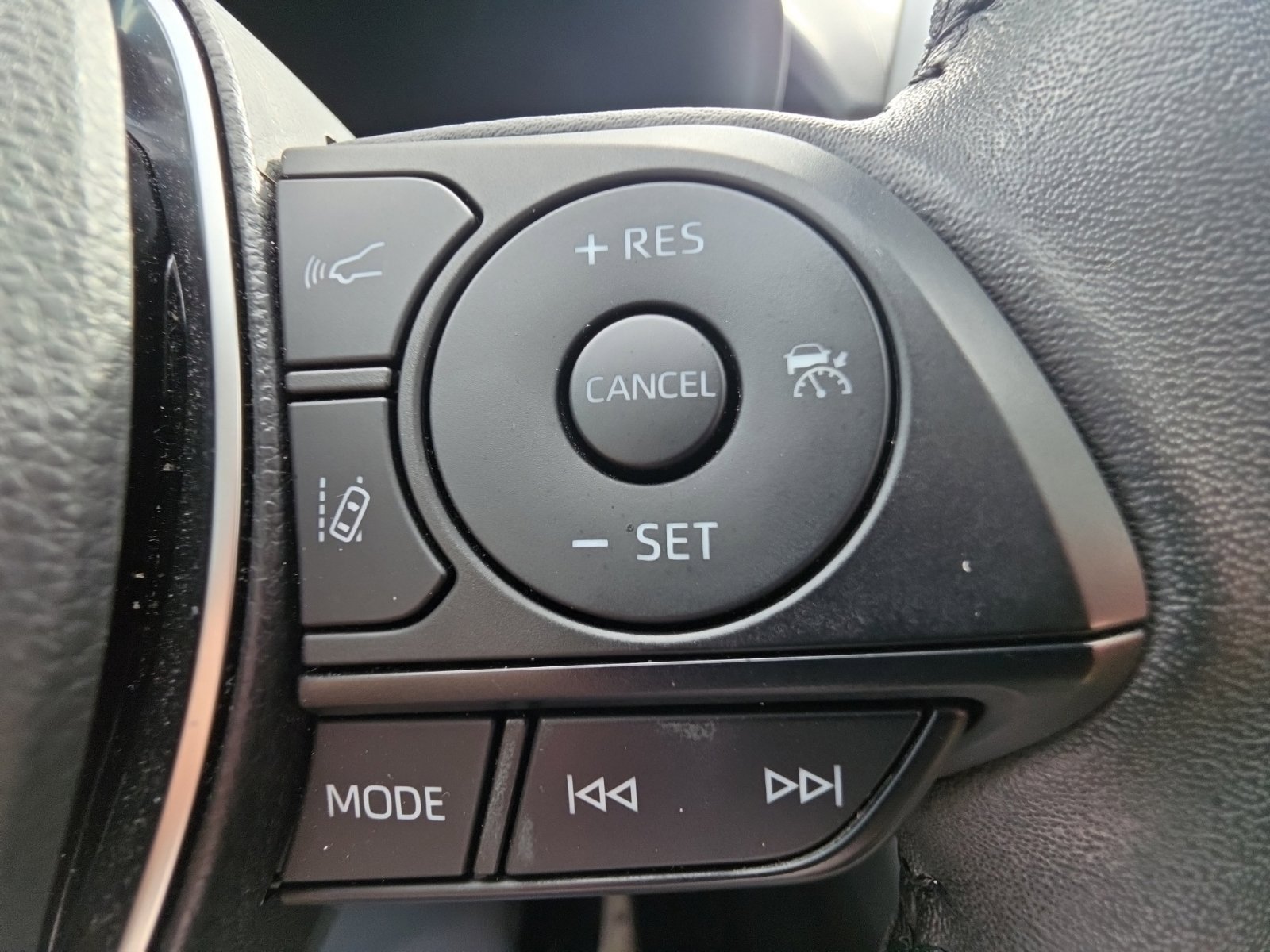 Used 2025 Toyota RAV4 XLE Premium FWD image 12