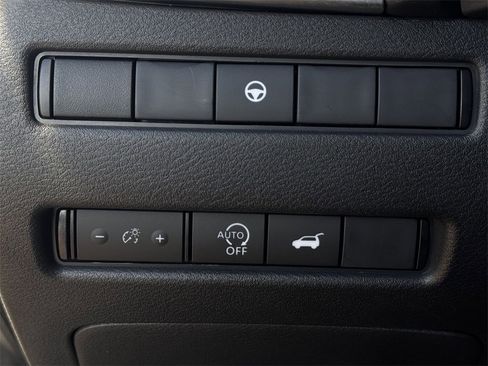 Used 2023 Nissan Rogue SV w/ SV Premium B Package image 24