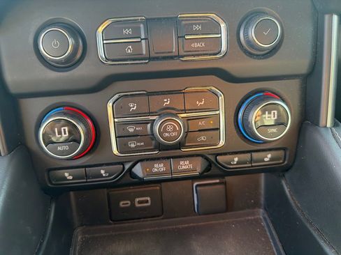 Used 2023 Chevrolet Tahoe Z71 w/ Luxury Package AWD/4WD image 19