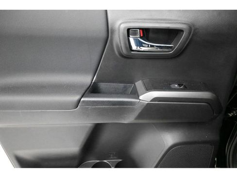 Used 2023 Toyota Tacoma TRD Off-Road image 19