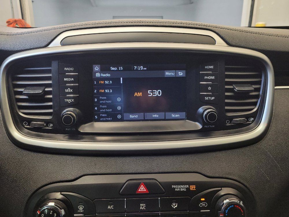 Used 2020 Kia Sorento L FWD image 25