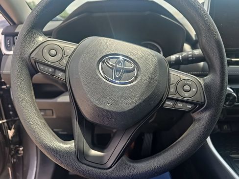Used 2025 Toyota RAV4 XLE AWD/4WD image 11