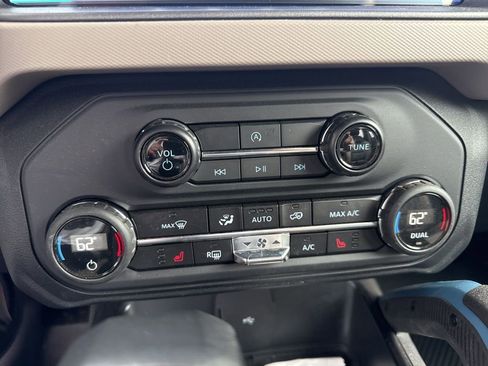 Used 2024 Ford Bronco Wildtrak image 16