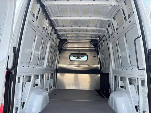 Used 2025 Mercedes-Benz Sprinter 2500 image 17