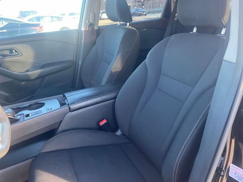 Used 2023 Nissan Rogue S image 36