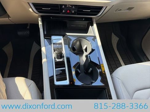 Used 2025 Volkswagen Atlas SE AWD/4WD image 13
