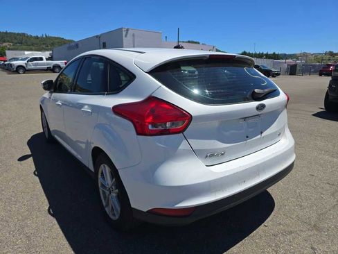 Used 2018 Ford Focus SE FWD image 9