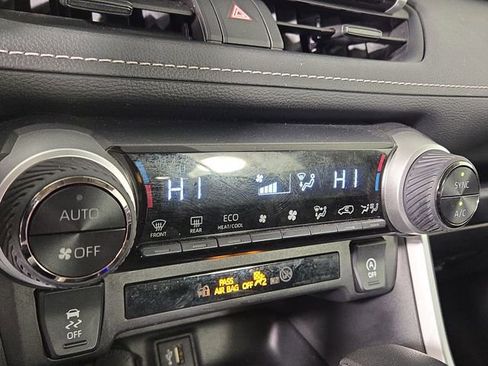 Used 2025 Toyota RAV4 XLE image 19