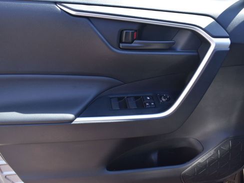 Certified 2025 Toyota RAV4 LE AWD/4WD image 17