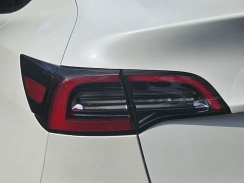 Used 2023 Tesla Model Y Long Range AWD/4WD image 28