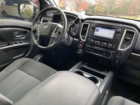 Used 2018 Nissan Titan SV w/ SV Convenience Package image 57
