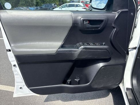 Used 2020 Toyota Tacoma SR AWD/4WD image 12