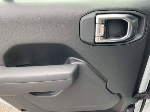 New 2025 Jeep Gladiator Sport image 15