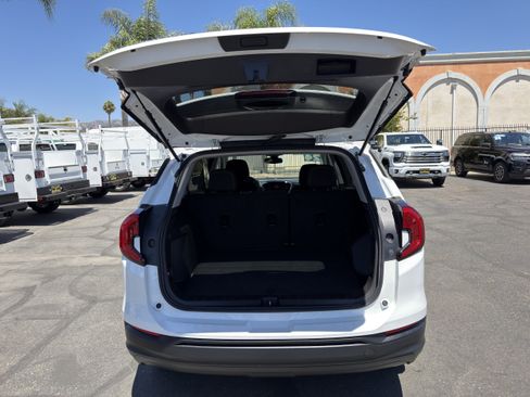 Used 2024 GMC Terrain SLE FWD image 14